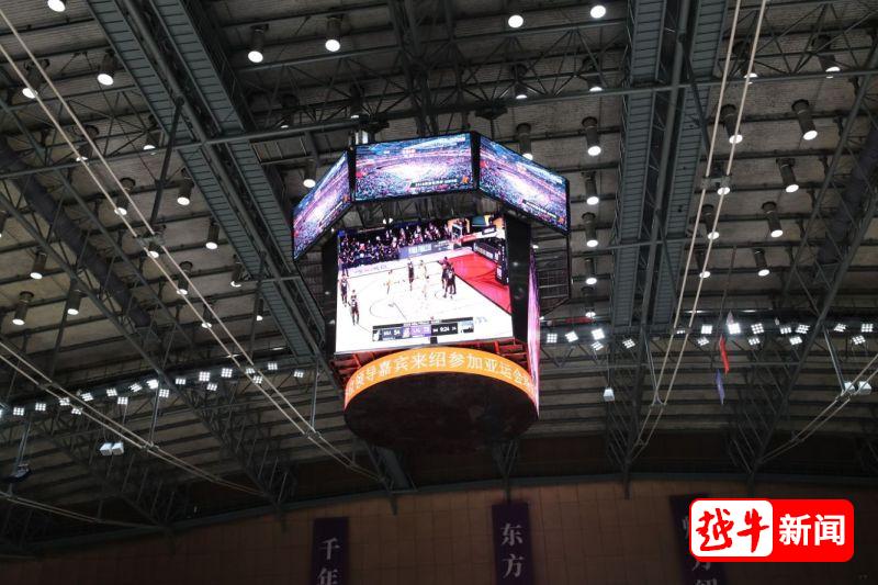 绍兴人拥有了一个看NBA时才有的篮球场(改造后的篮球场用的砖是我们罗马的哦) 绍兴人拥有了一个看NBA时才有的篮球场(改造后的篮球场用的砖是我们罗马的哦)